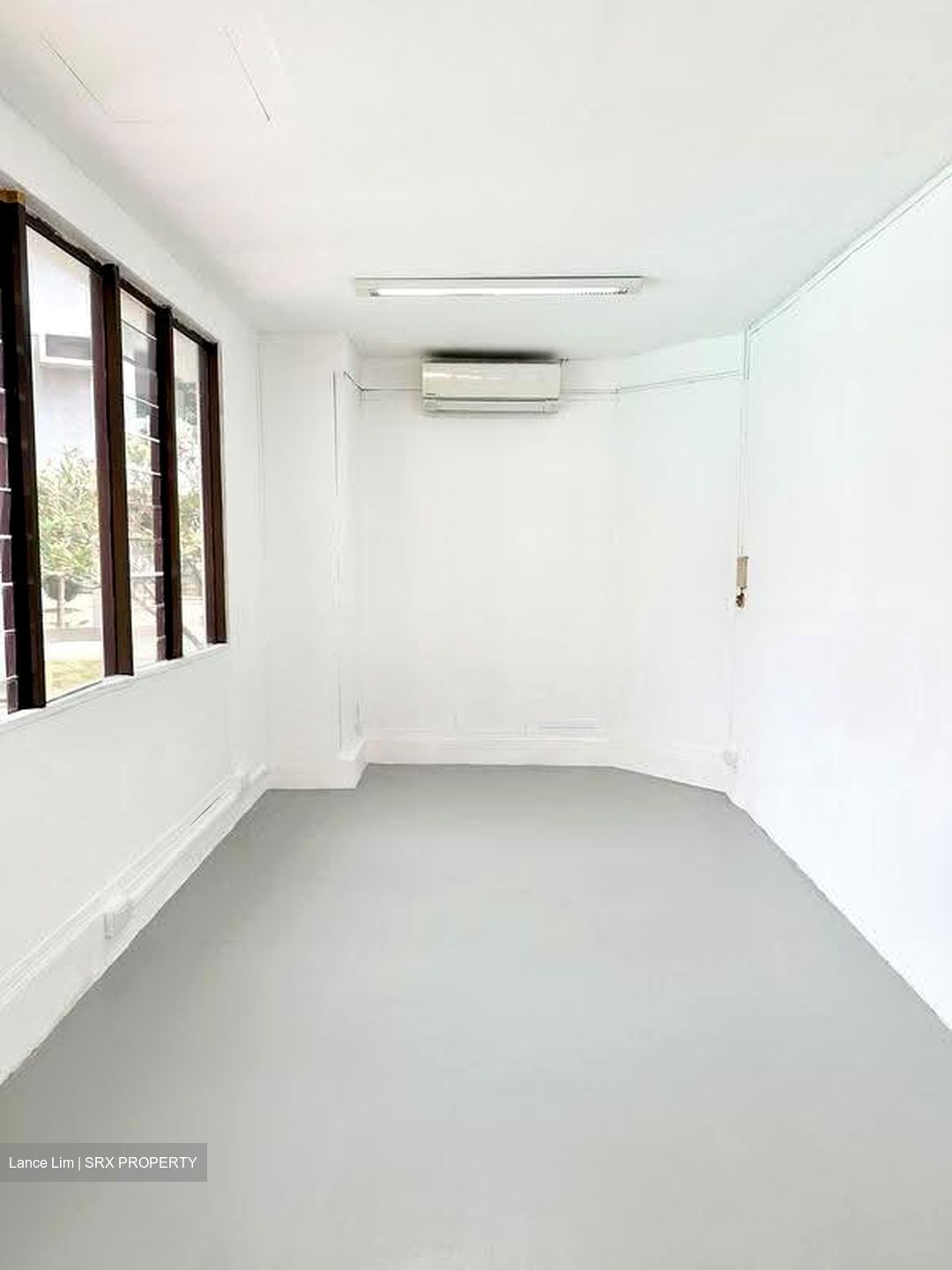 Far Horizon Garden (D20), Office #613404261